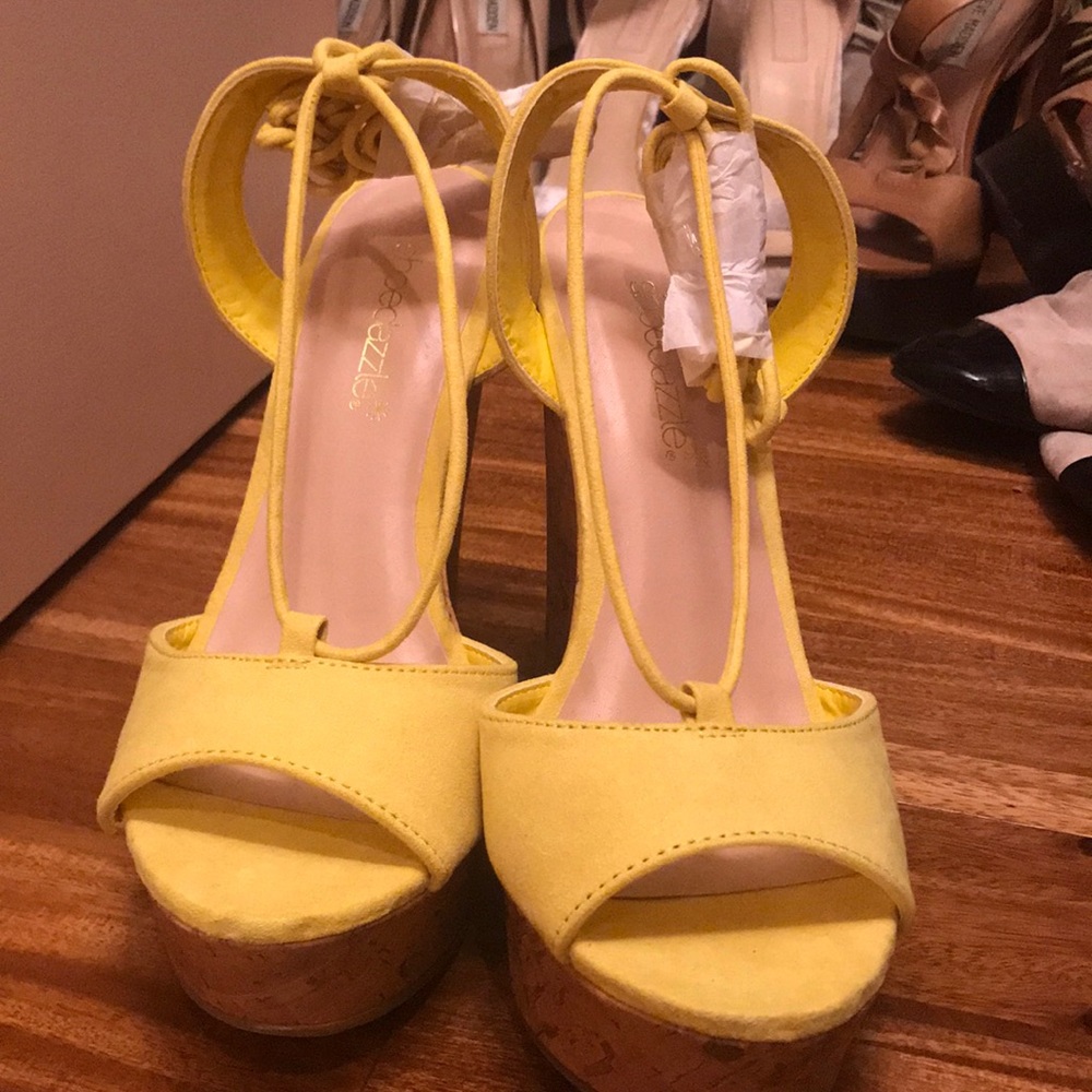 Yellow wedges